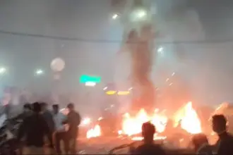 car blast near red fort